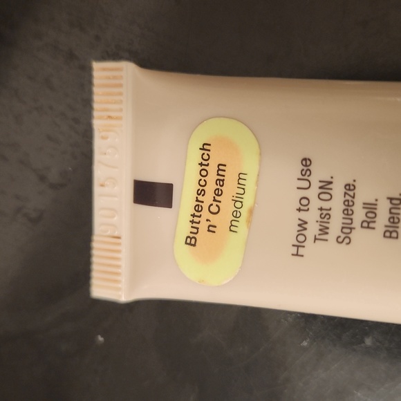 Josie Maran Under Eye Revitalizer - Picture 3 of 3